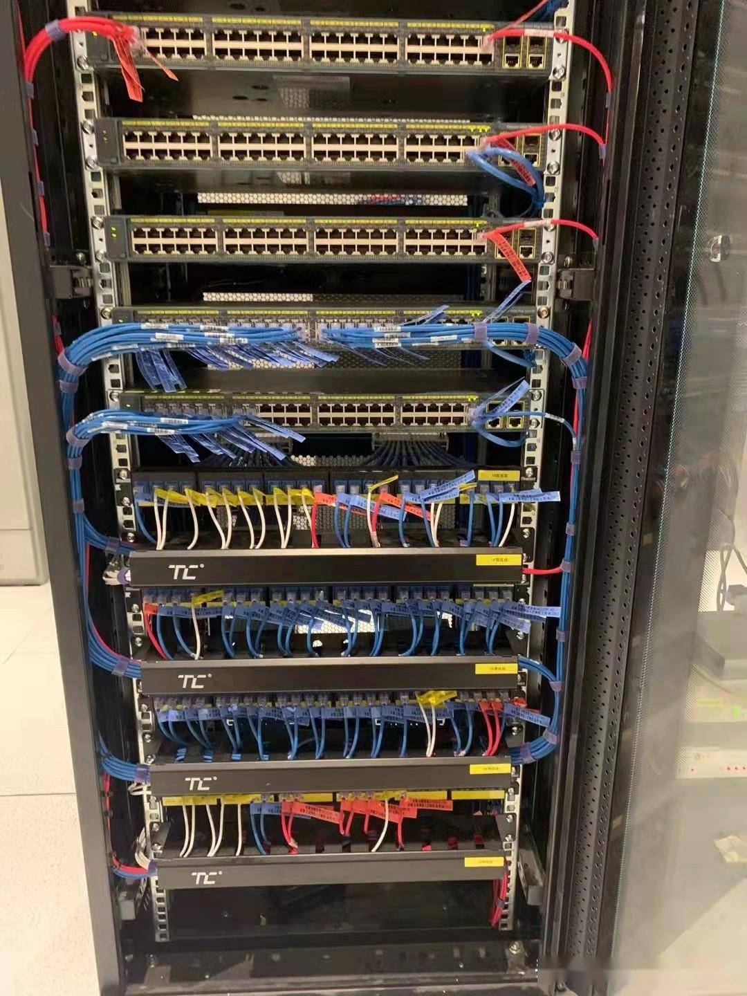 弱電工程網(wǎng)絡機柜理線方法與施工流程詳解